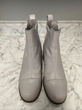 Toms Light Gray Leather Chelsea Ankle Boots
